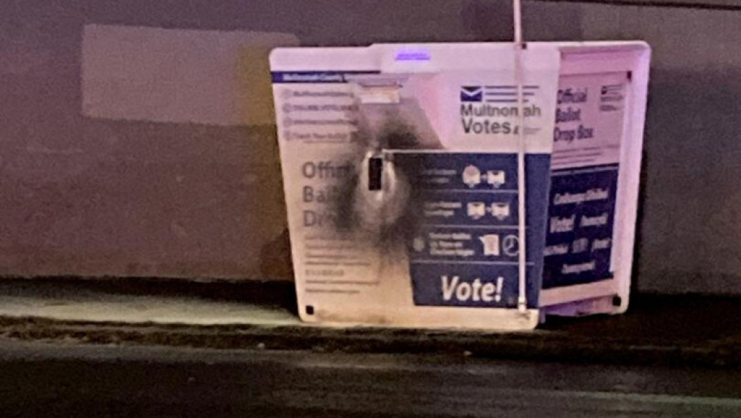 Anchete deschise după incendierea unor urne de vot în Portland și Vancouver