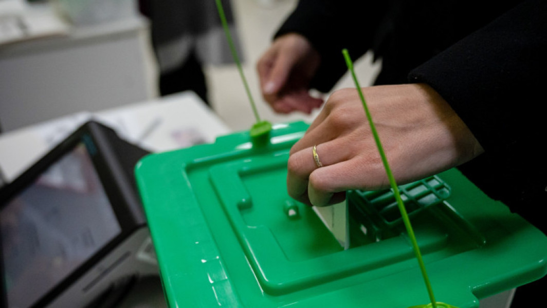 Comisiile electorale din Georgia vor renumera buletinele de vot în urma acuzațiilor de fraudă electorală
