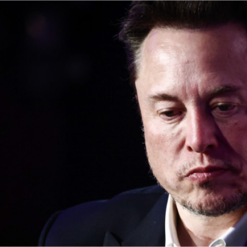 Elon Musk își reduce cheltuielile politice