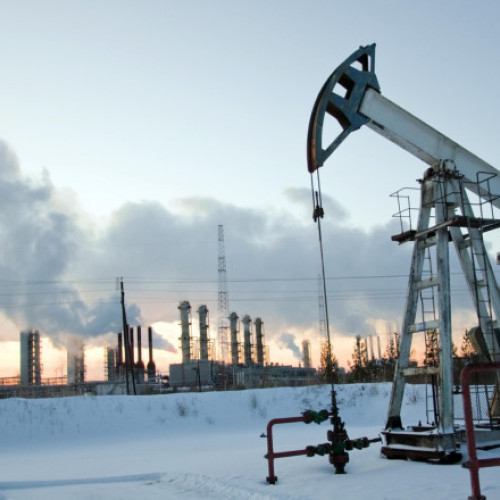 Marea Britanie cere reducerea plafonului de preț pentru petrolul rusesc