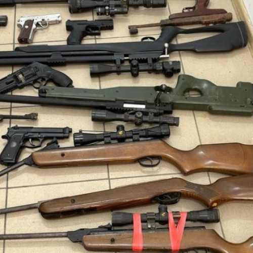 37 de percheziții efectuate de poliție în Brașov pentru arme deținute ilegal