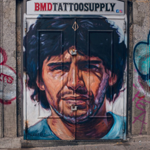 Procesul privind acuzațiile aduse echipei medicale în cazul morții lui Diego Maradona, fostul mare fotbalist argentinian, a fost declarat invalid, conform informațiilor de joi, potrivit digi24.ro. Moartea legendei care a condus Argentina către câștigarea Cupei Mondiale din 1986 a șocat întreaga națiune în 2020. Cei șapte membri ai echipei sale medicale au fost acuzați de omor prin neglijență într-un proces început pe 11 martie.
