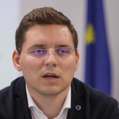 Curtea Constituțională a României a decis că anumite prevederi legale privind declarațiile de avere și interese sunt neconstituționale, potrivit digi24.ro. Decizia vizează articole din Legea nr. 176/2010 despre integritatea în funcții publice, inclusiv obligația de a include bunurile și veniturile soților în declarații. În motivarea sa, Curtea argumentează că aceste prevederi pot duce la asumarea răspunderii penale pentru informații pe care declarantul nu le deține sau nu le cunoaște în mod direct. În plus, declarațiile de avere nu vor mai fi publice, pentru a proteja viața privată și datele cu caracter personal, conform explicațiilor Curții, care invocă conceptia europeană și prevederea constituțională referitoare la respectarea vieții private.
