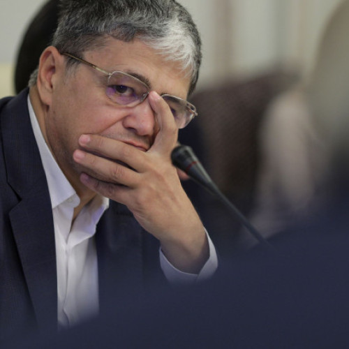 România nu va putea atinge un buget de 30 de miliarde de lei fără majorarea impozitelor, afirmă ministrul investițiilor și proiectelor europene, Marcel Bolos. Potrivit acestuia, nivelul cheltuielilor publice ale țării depășește 740 de miliarde de lei, iar reducerea sumelor cu 30 de miliarde fără creșteri de taxe pare dificil de realizat, notează digi24.ro.