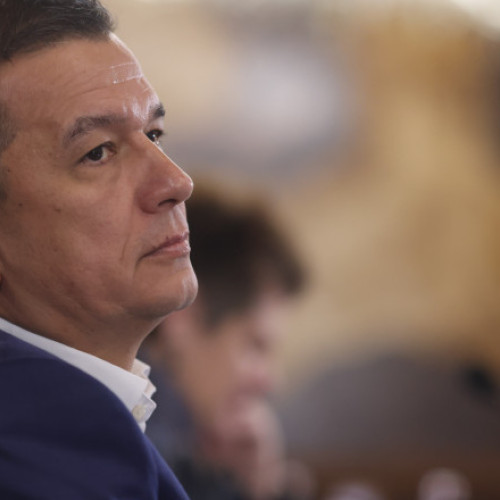 Sorin Grindeanu, președintele interimar al PSD, afirmă că România nu se află în pragul unei crize economice majore, deși recunoaște că imaginea prezentată acum nu este una optimistă. Potrivit acestuia, unele măsuri fiscale ar fi trebuit implementate mai devreme, însă campania electorală a cauzat întârzieri de aproape un an. Grindeanu notează că aceste măsuri sunt asumate și vor fi puse în aplicare, inclusiv prin Planul Național de Redresare și Reziliență (PNRR), scrie digi24.ro.