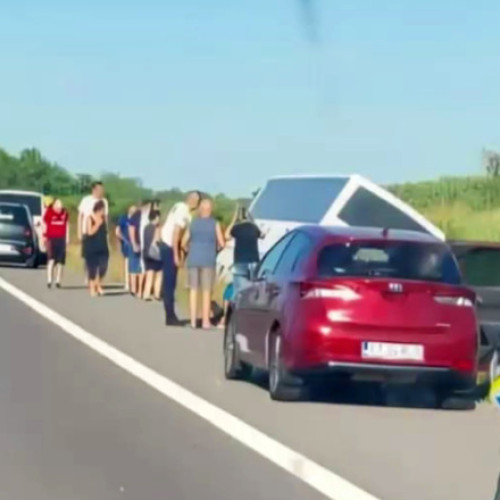 Video&Foto Un mort și mai mulți răniți, după ce un autocar plin cu copii s-a răsturnat pe autostrada A2. A fost activat Planul roşu de intervenţie