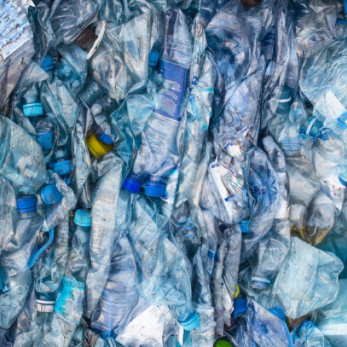 Care sunt cele 7 ţări care produc cel mai mult plastic din lume. Una dintre ele se află în Europa