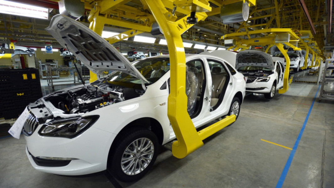 Industria auto americană mizează din nou pe motoarele pe benzină în ciuda tranziției la electric