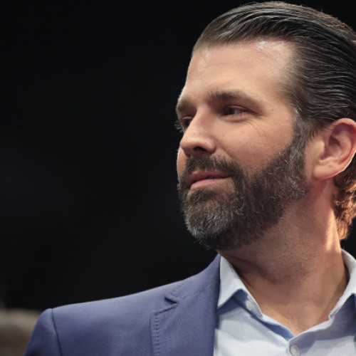 Numerele private ale lui Albanese și Donald Trump Jr. publicate pe un site american