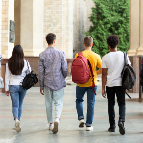 Codurile QR vor fi integrate în actele de studii. Eliminarea dosarelor cu copiile după diplome și certificate pentru elevi și stat.