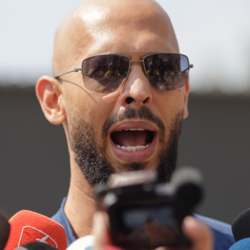 Bunurile fraților Tate, șeful unei bande criminale, rămân sub sechestru în România
Bunuri sechestrate în cazul fraților Tate: Poliția Română păstrează mașini și bani