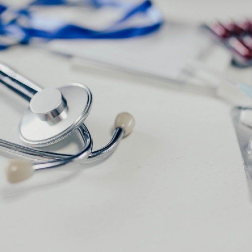 Google anunţă un model de AI capabil să obţină 91% la examenele de licenţă în medicină