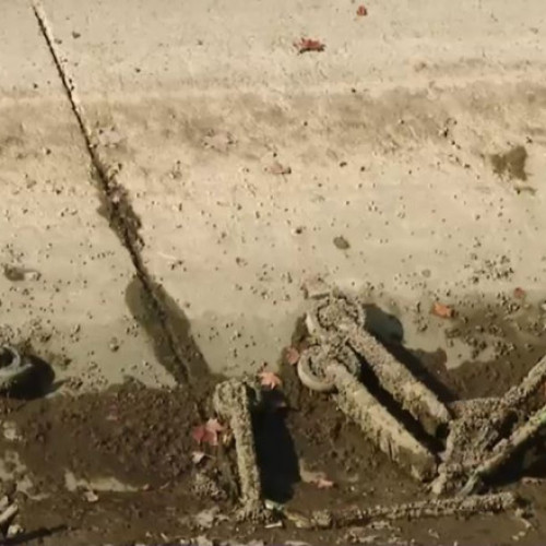 Râul Dâmbovița, curațat de trotinete. Imagini dezolante în Capitală.