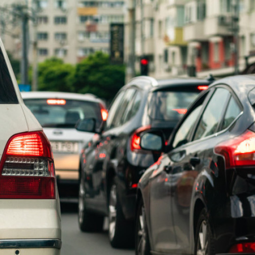 Interzicerea staționării cu motorul pornit adoptată de Senat