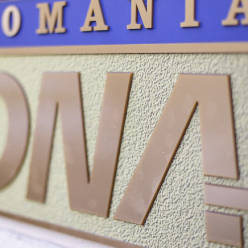 24 de persoane, printre care şi un inspector antifraudă şi 21 de poliţişti de frontieră de la Nădlac I și II, trimişi în judecată pentru luare de mită și trafic de influenţă de DNA Timiş pentru cazul de corupție de la vama Nădlac