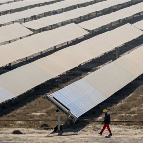 Un magnat al cărbunelui construiește cea mai mare centrală de energie curată din lume. Este de cinci ori mai mare decât Parisul