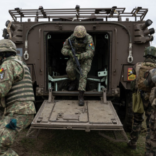 81% Români susțin aderarea la NATO și 38% consideră înrolarea în armată în cazul unui conflict cu Rusia - Sondaj IRES