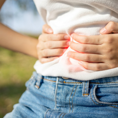 Situație de urgență într-un liceu din Timișoara din cauza unui focar de norovirus. Elevi și profesori au fost aduși la spital. Copiii din toate școlile trebuie să poarte măști pentru a preveni contaminarea.