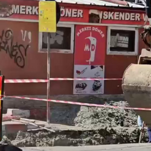 Alertă în Constanța: Conductă de gaz fisurată în centrul orașului. Autoritățile intervin de urgență, există riscul închiderii gazului în întreg municipiul. Incident în Constanța, pe un bulevard principal din centrul orașului. Forțe de intervenție desfășurate în zonă, inclusiv poliție rutieră, jandarmi și specialiști din cadrul companiei de gaze. Zona a fost izolată și circulația restricționată în jurul unei țevi de gaz sparte pe o suprafață de 50 de metri pătrați.