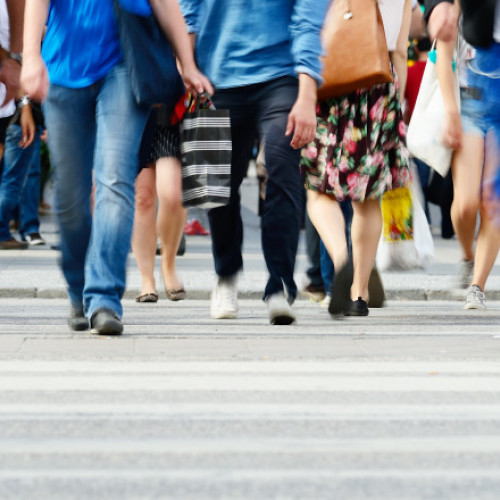 Mulți tineri dependenți de sprijinul părinților după 30 de ani: Când și de ce cer bani?